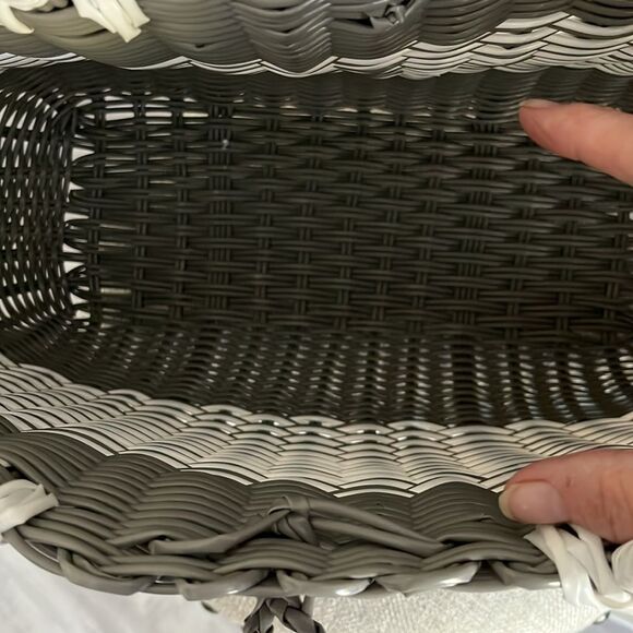 Tru Face by Grace Stylish Two-Tone Woven Tote Bag - Picture 6 of 8